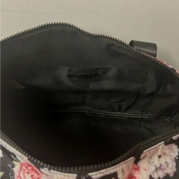 Kendall & Kylie Floral Weekender w/Detachable Wristlet - Picture 10 of 13